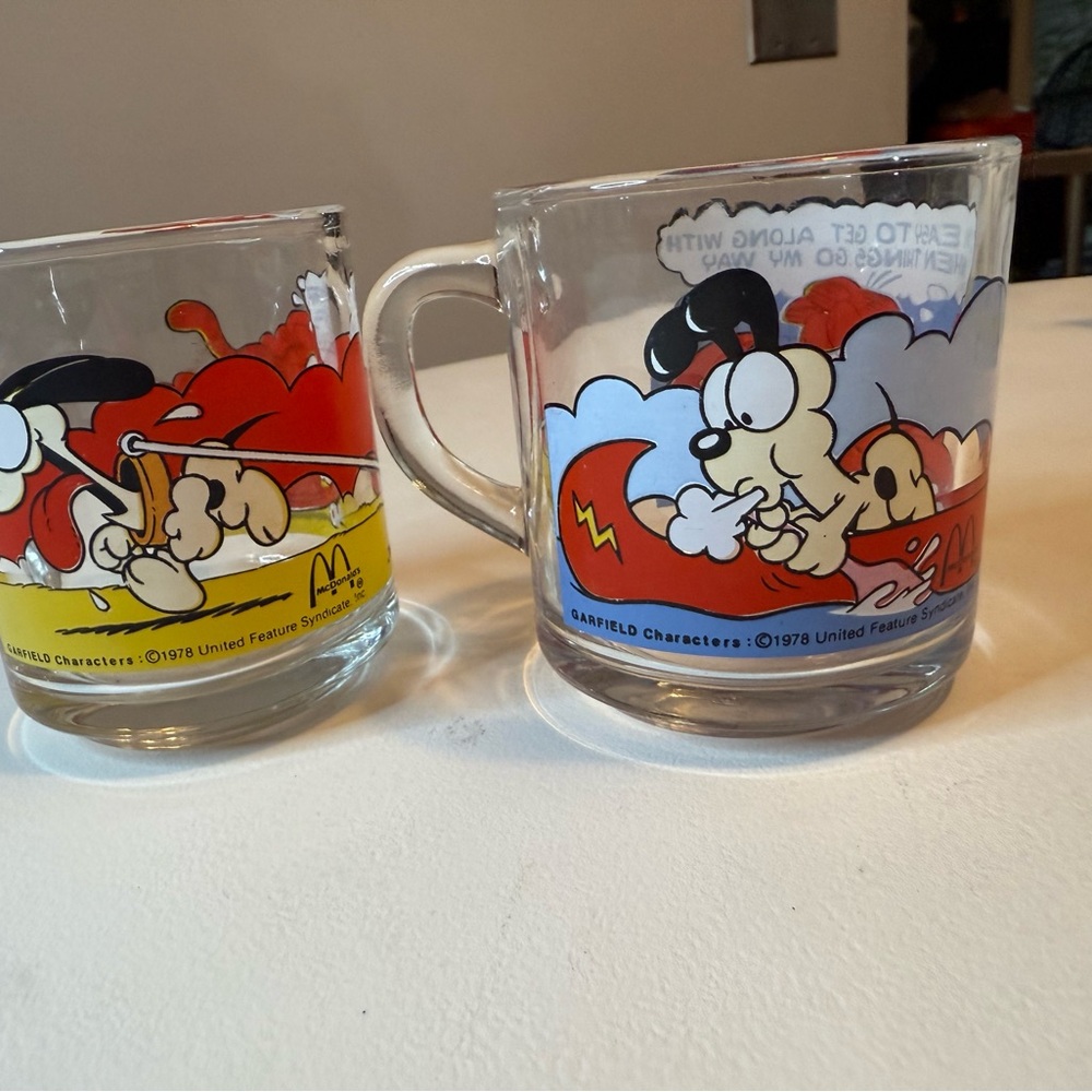 Garfield Character Glass Mugs - Set of 2 vintage